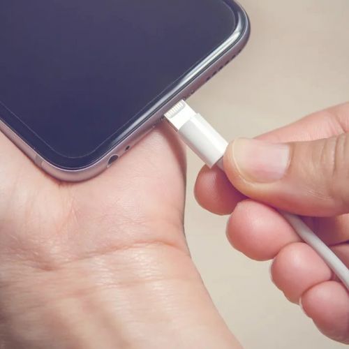 Bỏ túi ngay những mẹo giúp iPhone nạp pin nhanh đầy siêu đơn giản này!